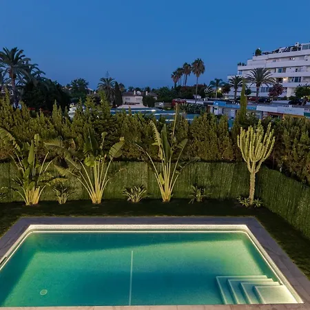 The Perfect Luxury - 5 Bdrm Apartment *