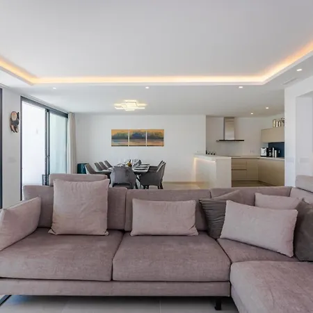 The Perfect Luxury - 5 Bdrm Apartment