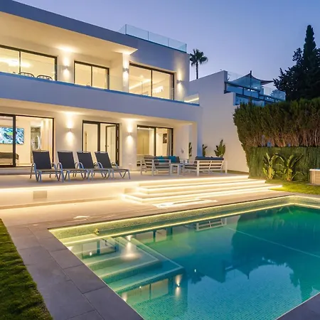 The Perfect Luxury - 5 Bdrm Apartment *