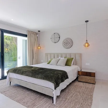 The Perfect Luxury - 5 Bdrm Marbella