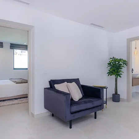 The Perfect Luxury - 5 Bdrm Apartment