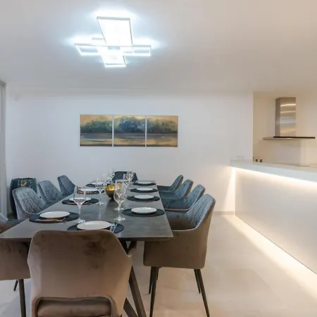 The Perfect Luxury - 5 Bdrm Apartment Marbella