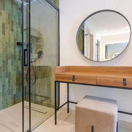The Perfect Luxury - 5 Bdrm Apartment