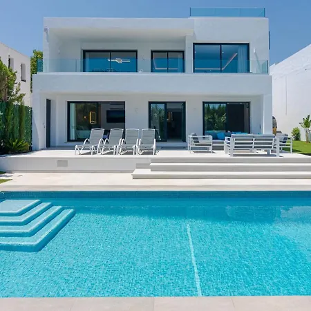 The Perfect Luxury - 5 Bdrm Apartment