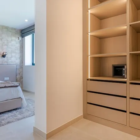 The Perfect Luxury - 5 Bdrm *