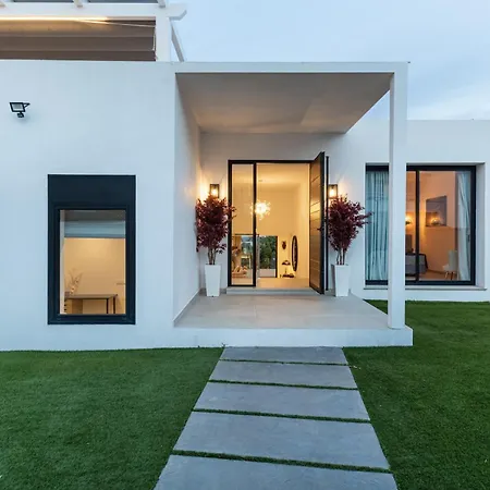 Luxury With Heated Pool, Jacuzzi, Sauna And Apartament Marbella