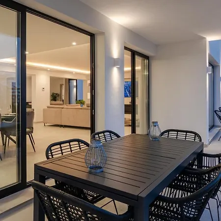 Luxury With Heated Pool, Jacuzzi, Sauna And *