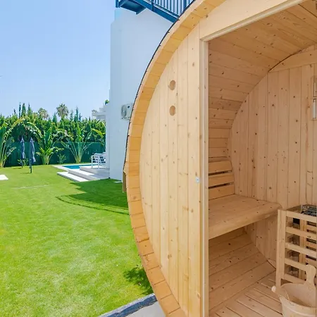 Luxury With Heated Pool, Jacuzzi, Sauna And Apartment Marbella