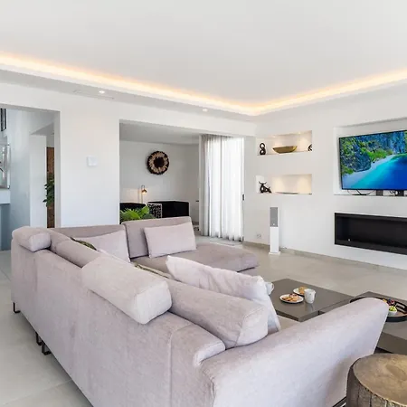 Luxury With Heated Pool, Jacuzzi, Sauna And *