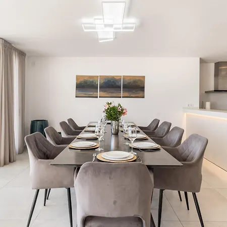 Luxury With Heated Pool, Jacuzzi, Sauna And * Marbella