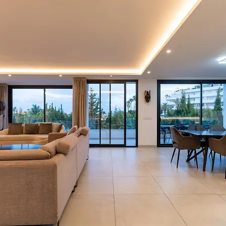 아파트 Luxury With Heated Pool, Jacuzzi, Sauna And 마르베야