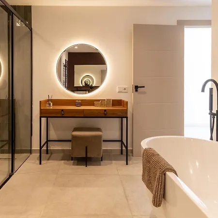 Luxury With Heated Pool, Jacuzzi, Sauna And *