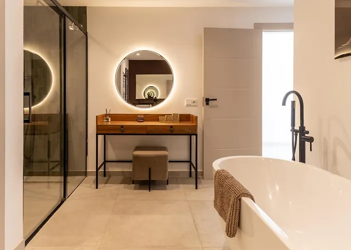 Luxury With Heated Pool, Jacuzzi, Sauna And *