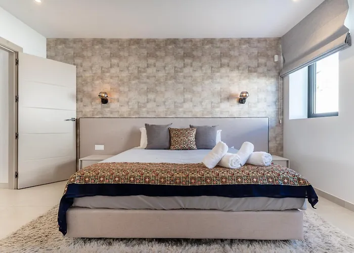 Luxury With Heated Pool, Jacuzzi, Sauna And Daire *