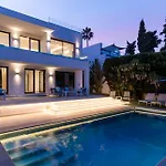Luxury With Heated Pool, Jacuzzi, Sauna And Apartamento