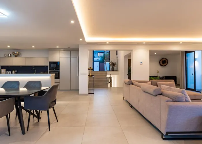 Luxury With Heated Pool, Jacuzzi, Sauna And Apartment Marbella