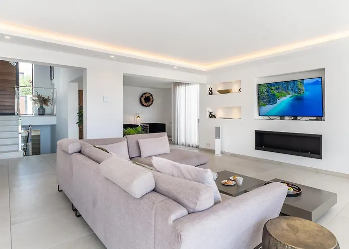 Luxury With Heated Pool, Jacuzzi, Sauna And *